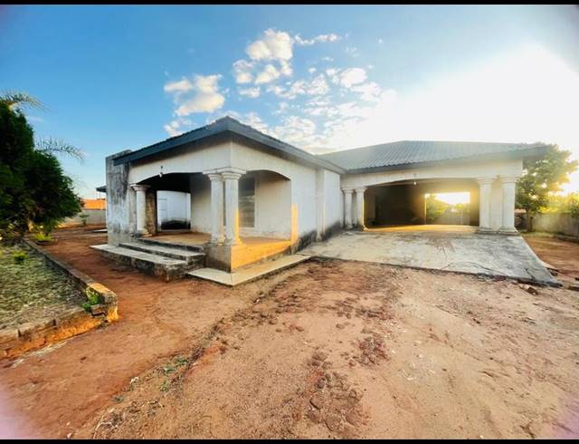 4 BEDROOM HOUSE FOR SALE IN DZWERANI